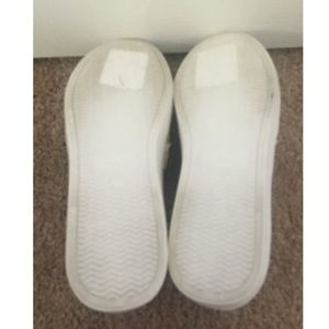 mia zori slip on sneaker